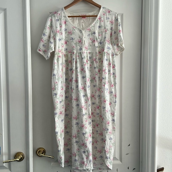 Night gown by At. Eve - Picture 1 of 5